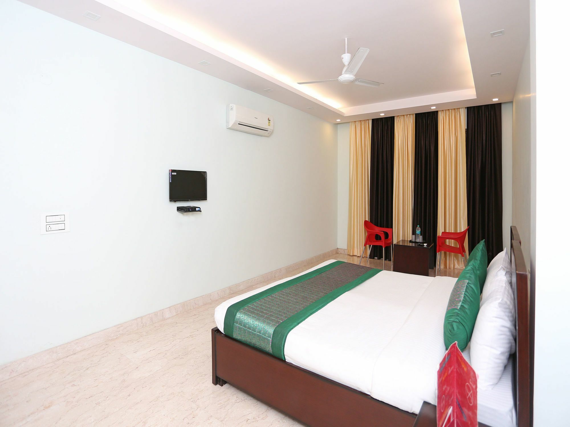 Oyo 9664 Sector 48 Otel Gurgaon Dış mekan fotoğraf