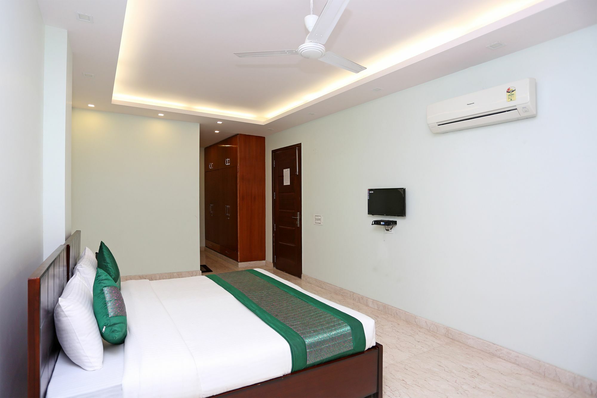 Oyo 9664 Sector 48 Otel Gurgaon Dış mekan fotoğraf